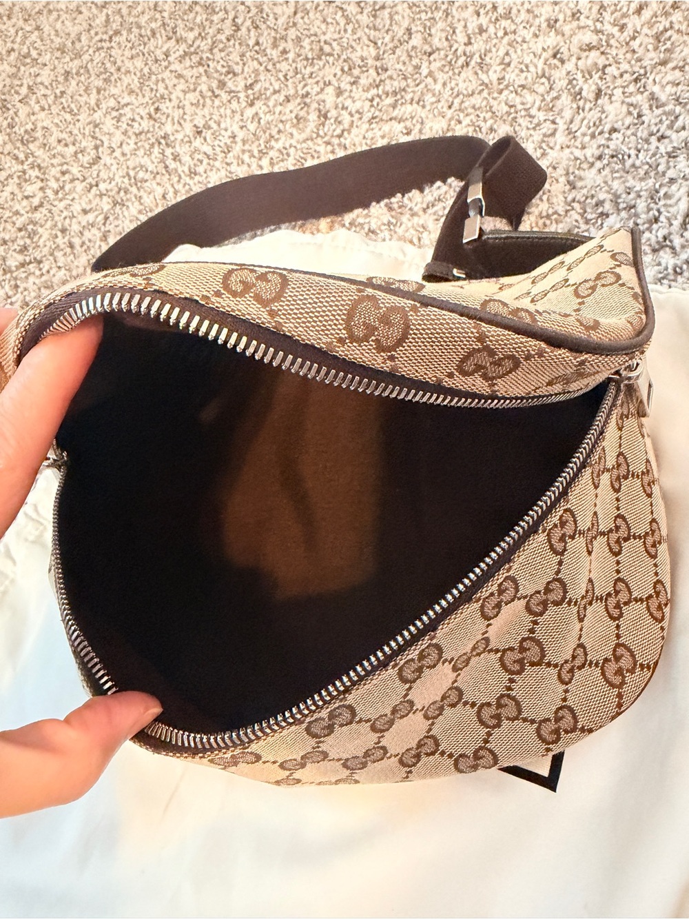 Gucci Tan GG Supreme Canvas Crossbody Belt Bag - Picture 5 of 9